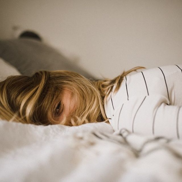 7 pasi care te vor ajuta să îți îmbunătătești calitatea somnului