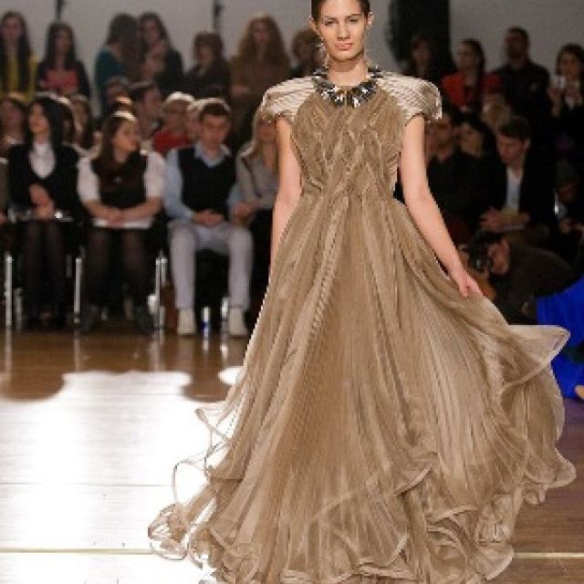 Top 10 cele mai frumoase rochii semnate de designeri romani
