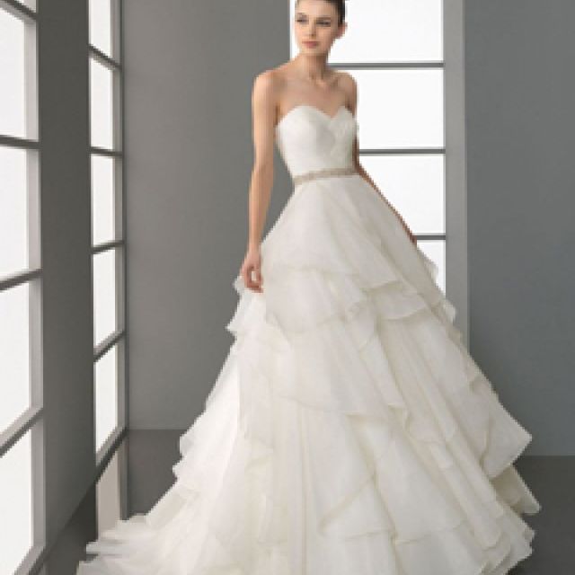 Rochia de mireasa eleganta - un plus de stil in ziua nuntii