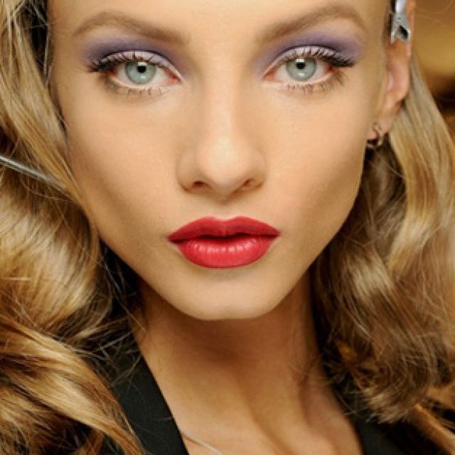 10 produse de make-up indispensabile, pe care uiti sa le folosesti