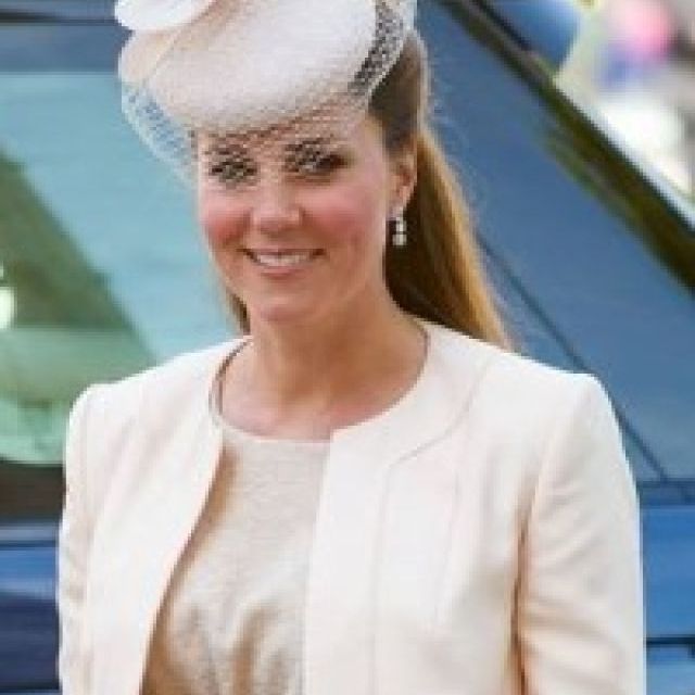 Trucuri de vestimentatie, atitudine si machiaj de la ducesa Kate Middleton