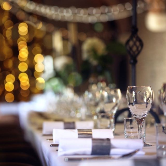 Invitatii online pentru nunta: avantaje si dezavantaje de care sa tii cont