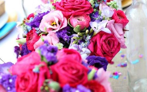 50 de idei de aranjamente florale cu trandafiri