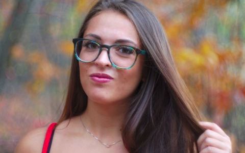  5 motive pentru care femeile care poarta ochelari sunt mai atractive in ochii barbatilor