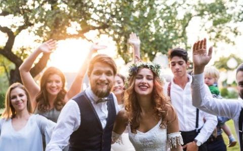 6 jocuri pe care sa le incluzi in petrecerea de nunta