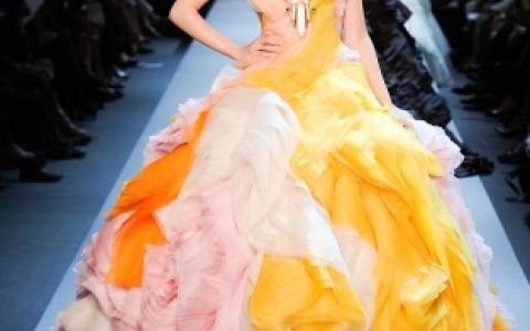 Tendinte toamna-iarna 2011-2012: colectiile de rochii couture