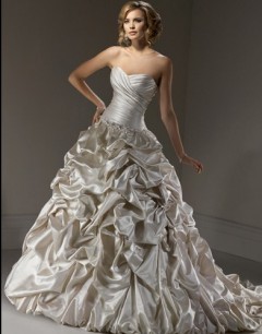 Rochie de mireasa neconventionala sub 2500 lei