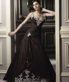 Rochie de mireasa neconventionala sub 2500 lei