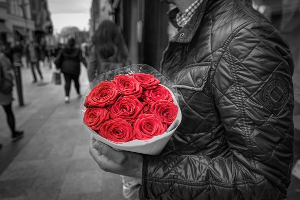 barbat trandafiri rosii