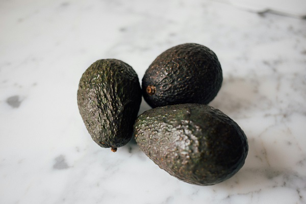 avocado pe masa