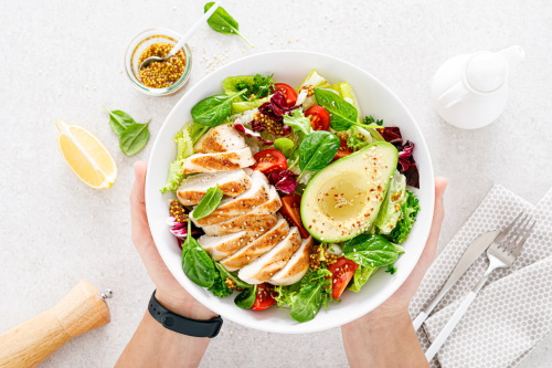 salata de pui cu avocado