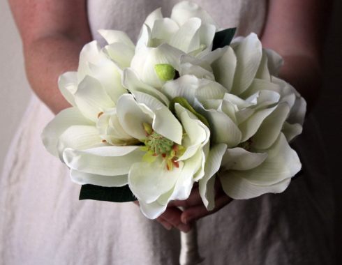 Buchet de mireasa din magnolii albe