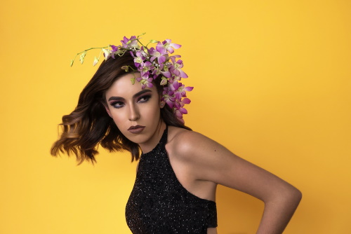 femeie in top elegant