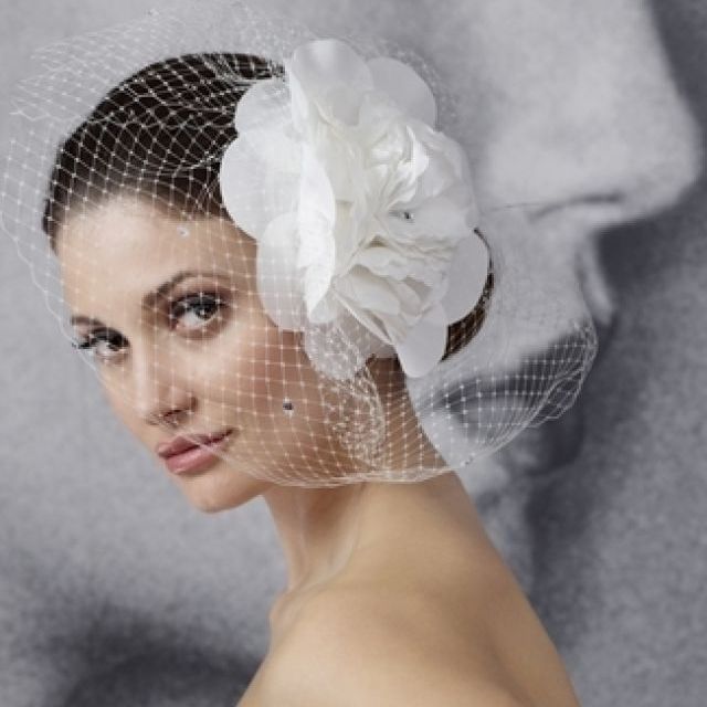 Rochii de mireasa, accesorii de par si voalete de la Bella Sposa