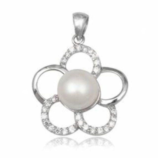 Accesorii cu stil: pandantivele din argint