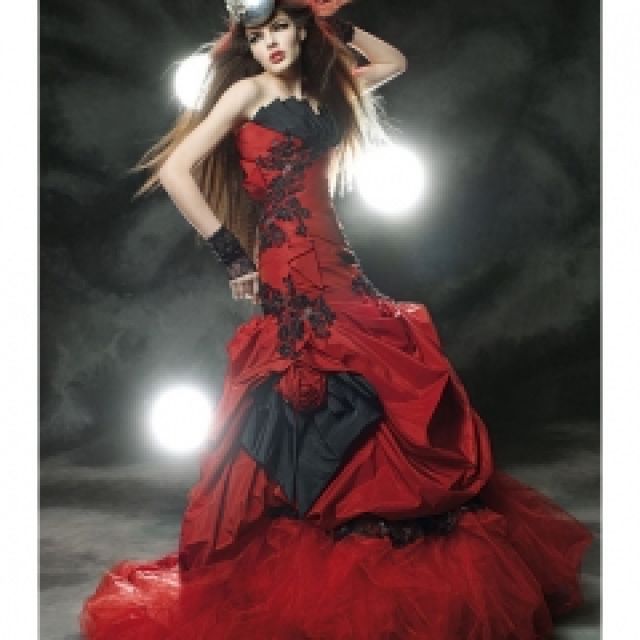 Tendinte 2012: rochiile de mireasa colorate - feminitate si nonconformism