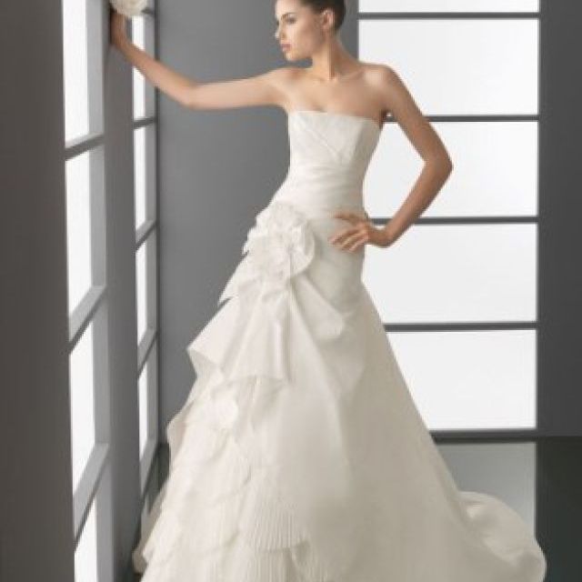 Invitatie pentru viitoarele mirese: lansarea colectiilor 2012 Rosa Clara si Aire Barcelona