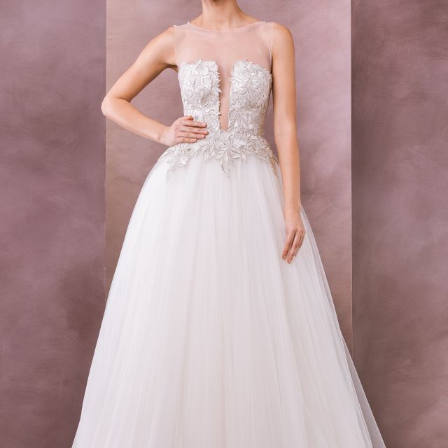 Intra in universul romantic Divine Atelier: vezi colectia de rochii de mireasa Nostalgia 2015