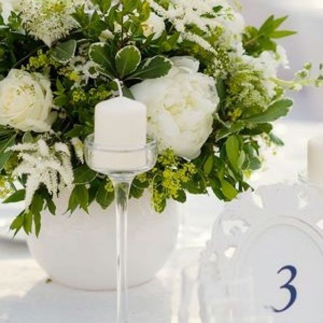 Nunta clasica: aranjamente si decoratiuni, invitatii, marturii, torturi