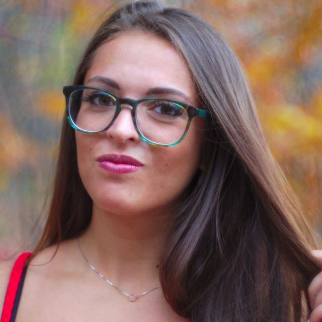  5 motive pentru care femeile care poarta ochelari sunt mai atractive in ochii barbatilor