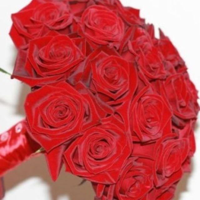 Buchete de mireasa trandafiri rosii: cele mai frumoase