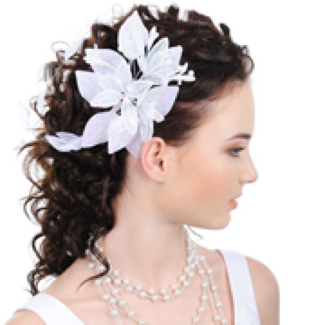 Coafuri de mireasa: cum sa porti accesoriile de par