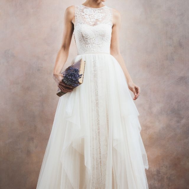 Lasa-te cucerita de colectia de rochii de mireasa 2014 de la Divine Atelier!
