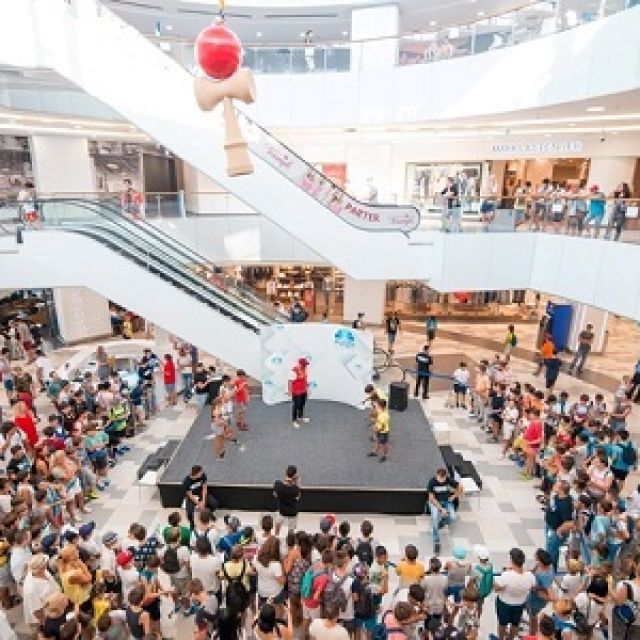 Peste 500 de copii si adolescenti si-au demonstrat dexteritatea la evenimentul de Kendama organizat de Plaza Romania si de Diverta