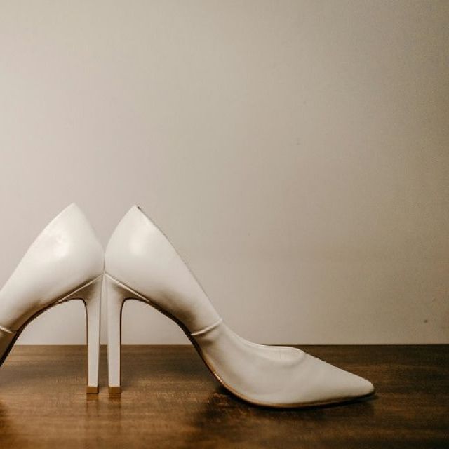 Poți purta pantofi albi la o nuntă? Ce spun specialiștii