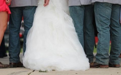 Poti sau nu sa porti blugi la nunta: ce spun expertii