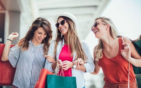 Ghid anual de shopping: cum face cumpărături o femeie deșteaptă