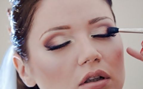 Sfatul make-up artistului: trucuri de efect pentru un machiaj rezistent