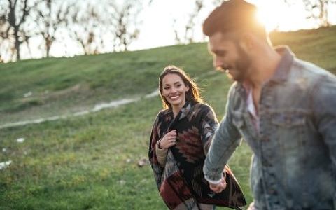 De ce a inceput sa-i preocupe pe romani sanatatea dintilor si ce metode pot folosi pentru un zambet mai alb