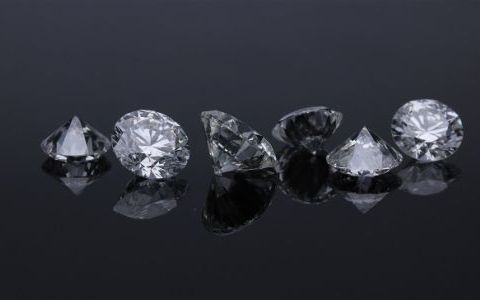 Diamante crescute in laborator vs. adevarate: ce sa alegi 