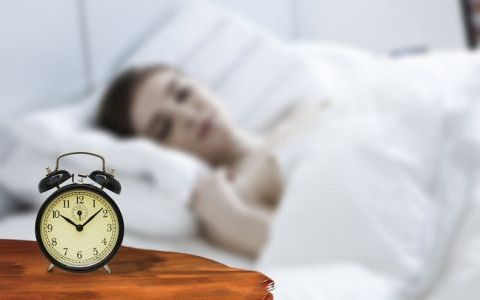 Nu te trezești când sună alarma? S-ar putea sa ai una dintre aceste boli