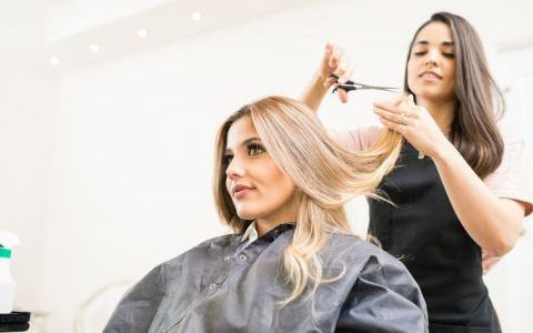 12 semne că vei primi o tunsoare nepotrivită de la hairstylist