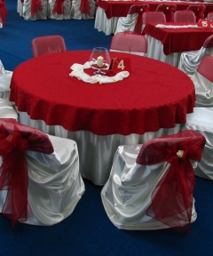 Decoratiuni simple pentru mesele de nunta