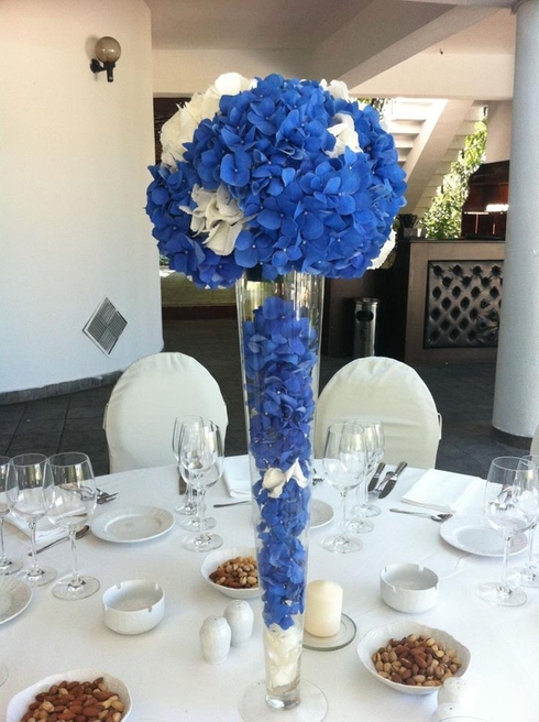 Aranjament din hortensii albastre; Pret: 220 lei