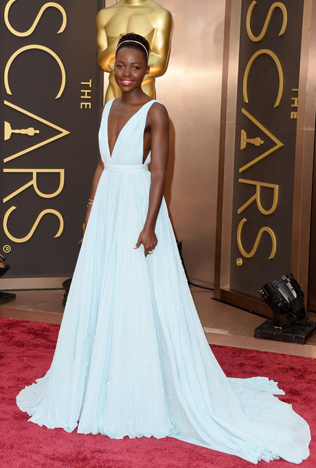 Lupita Nyong in rochie Prada