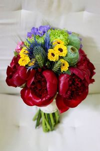 Buchet de mireasa format din bujori Buchet de mireasa format din bujori