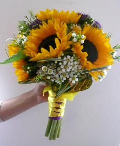 Buchet de mireasa din floarea soarelui si wax flower