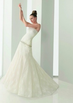 rochie de mireasa 2011