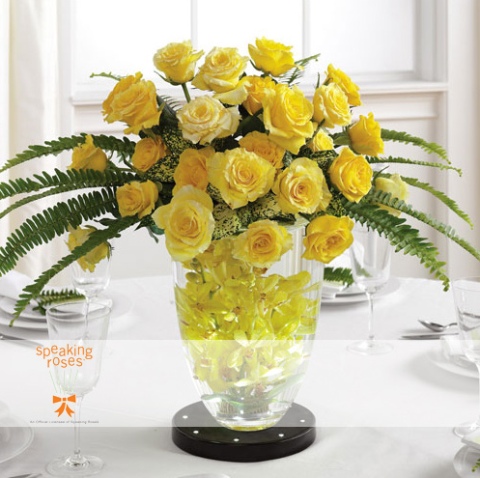 Poza aranjament floral Speaking Roses