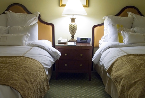 Camera de hotel cu doua paturi